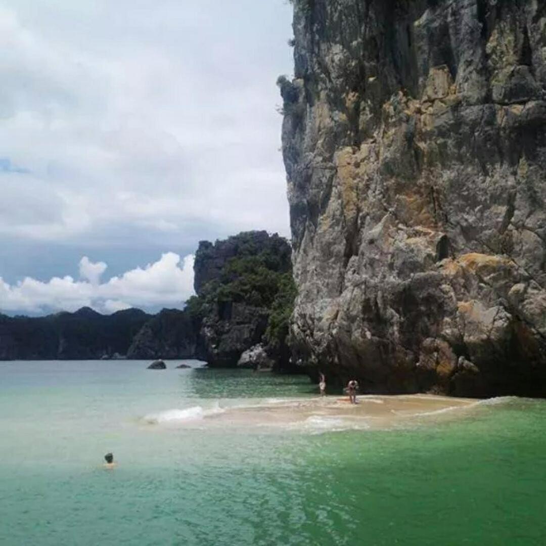 Cat Ba Bay Cruises Hotel Dong Khe Sau Buitenkant foto