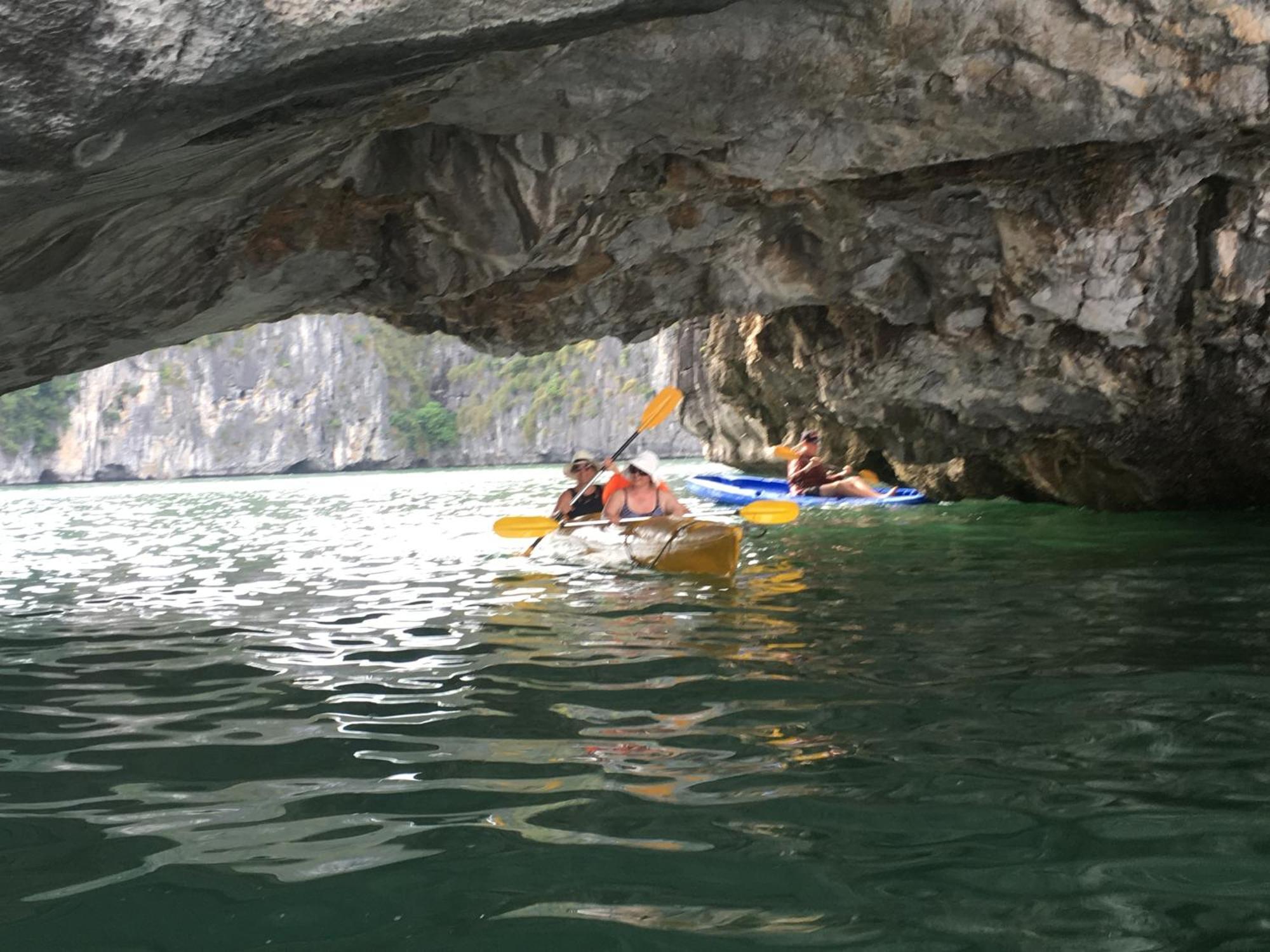 Cat Ba Bay Cruises Hotel Dong Khe Sau Buitenkant foto