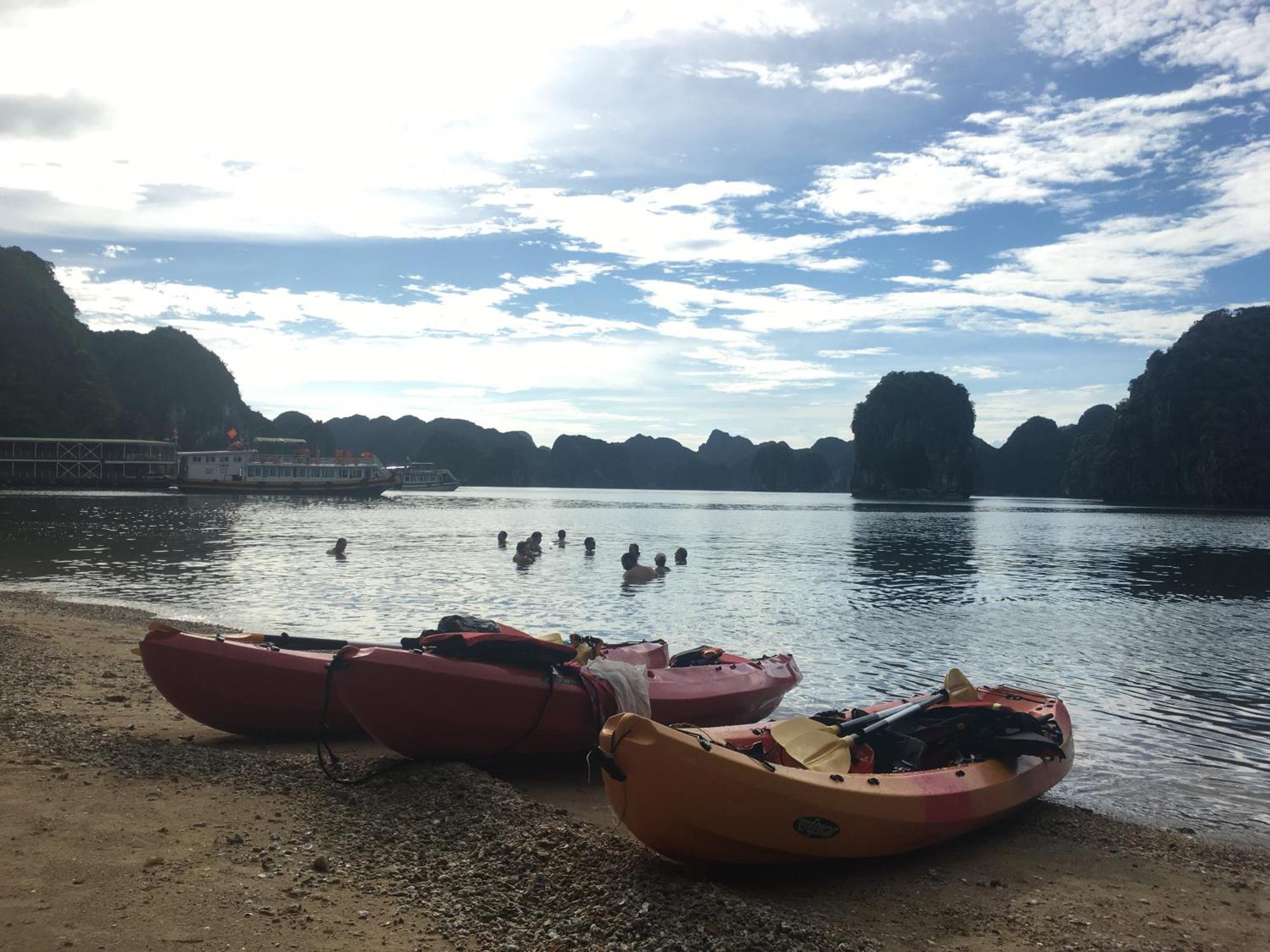 Cat Ba Bay Cruises Hotel Dong Khe Sau Buitenkant foto