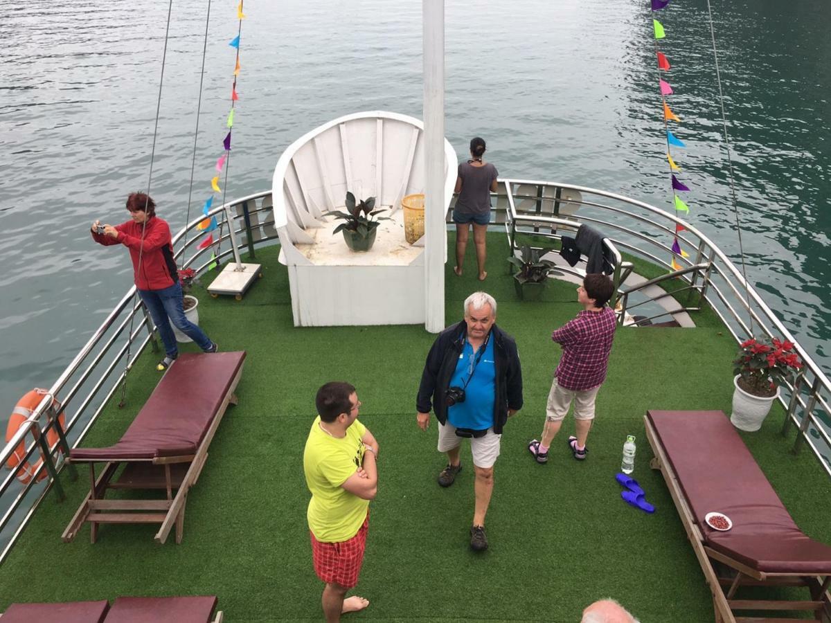 Cat Ba Bay Cruises Hotel Dong Khe Sau Buitenkant foto